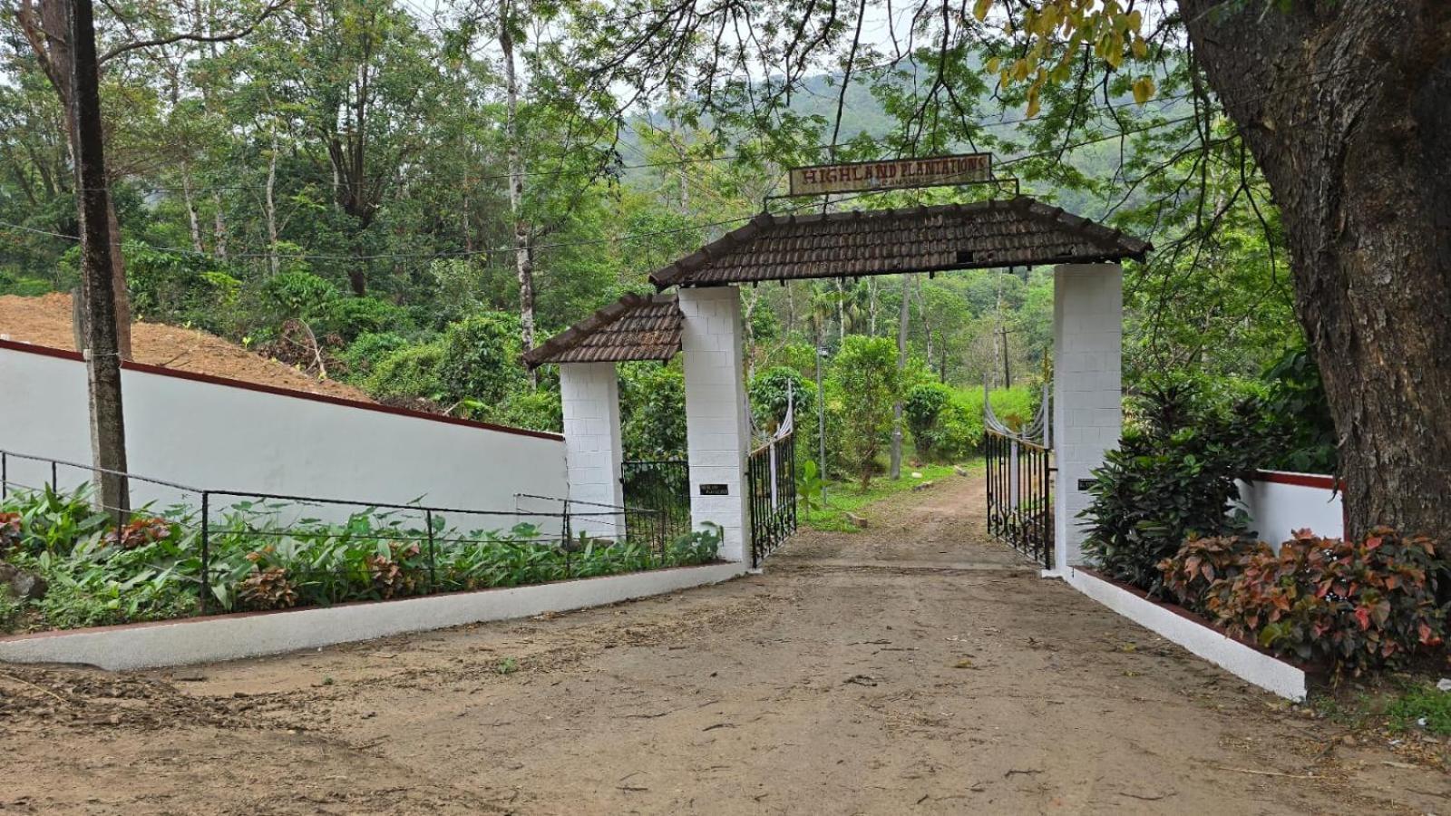 Highland Estate Hotel Sakleshpur Bagian luar foto