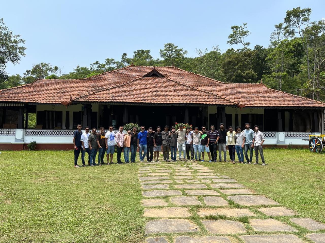 Highland Estate Hotel Sakleshpur Bagian luar foto