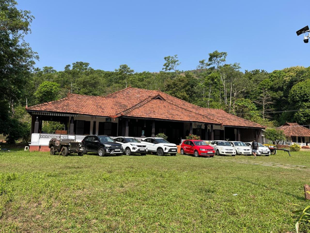 Highland Estate Hotel Sakleshpur Bagian luar foto