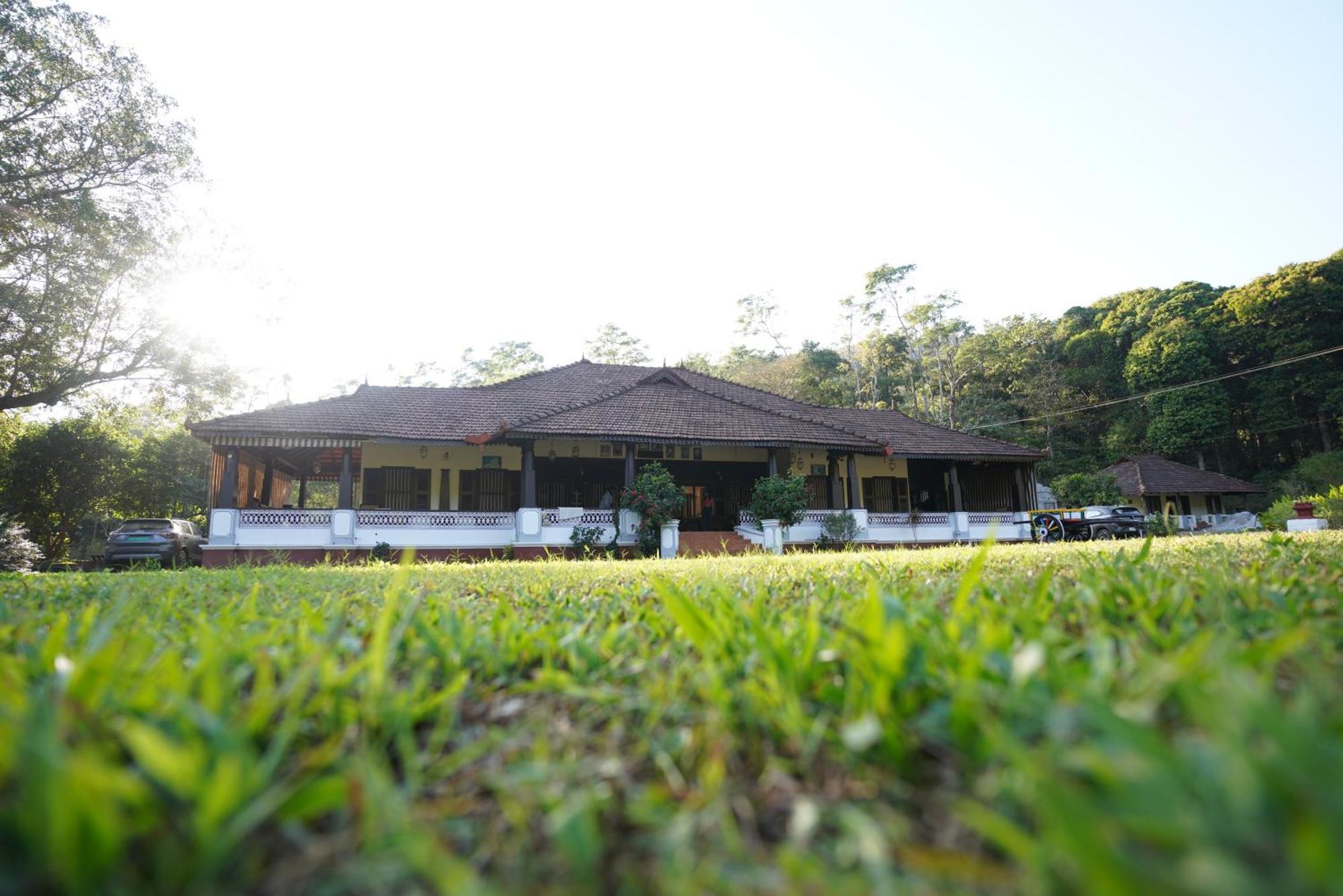 Highland Estate Hotel Sakleshpur Bagian luar foto